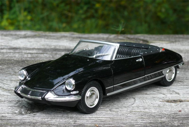 DS 19 Cabriolet 1:24 (Welly)
